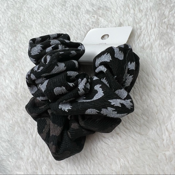 Cheetah print hair tie bundle - Picture 7 of 7